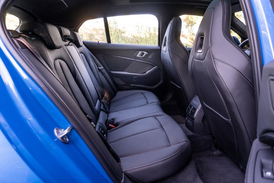 Интерьер BMW 120d M Sport xDrive (F40) 2019 года  (WW) (фото 31 из 40)